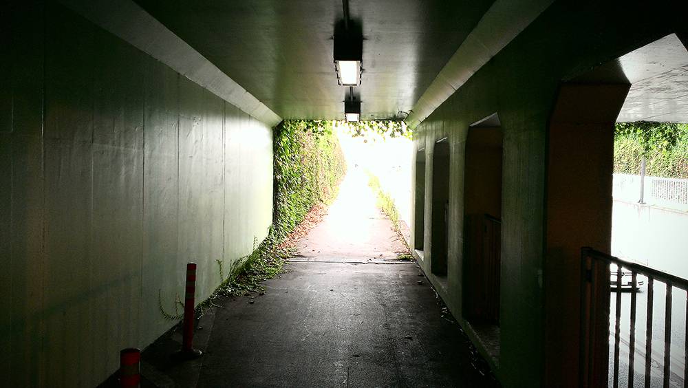 高架下トンネル01